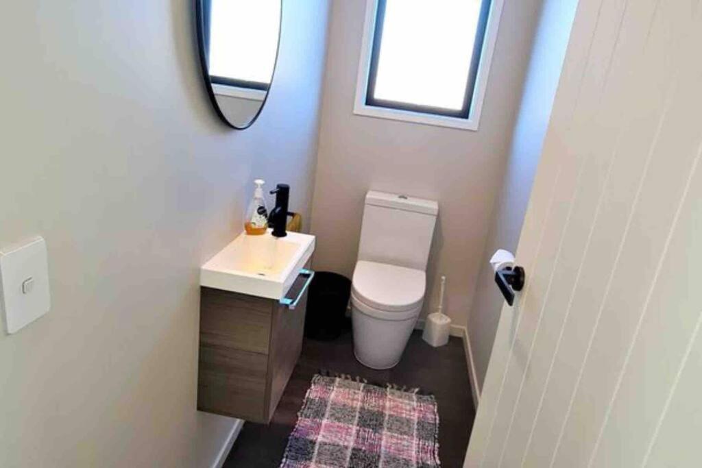 Miss Eastons Whare Villa Уестпорт Екстериор снимка