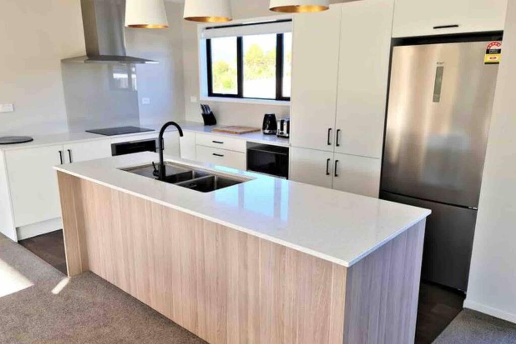 Miss Eastons Whare Villa Уестпорт Екстериор снимка