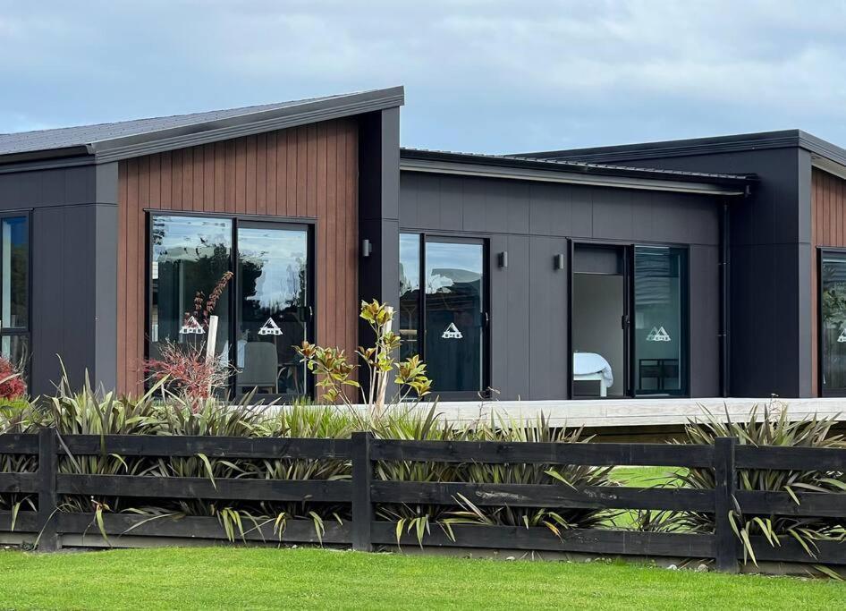 Miss Eastons Whare Villa Уестпорт Екстериор снимка